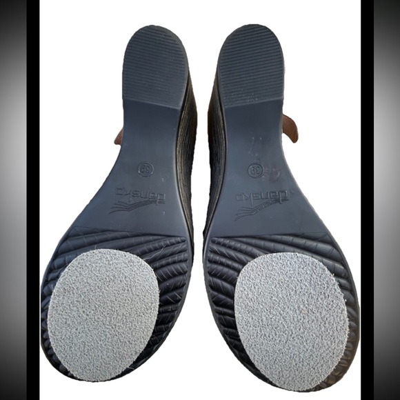 NWOT DANSKO s39 ‘greige’ shoes-super cute & will complement gray or beige - Picture 8 of 8